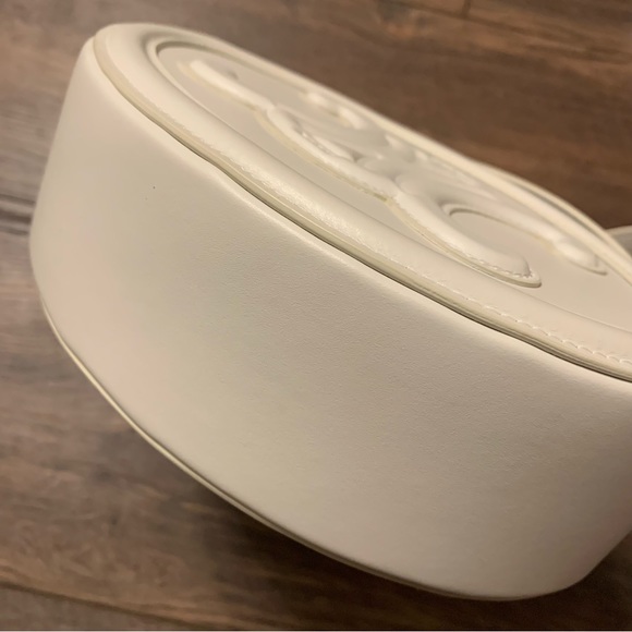 Celine Oval Bag Cuir Triomphe in White Smooth Calfskin - Picture 9 of 14